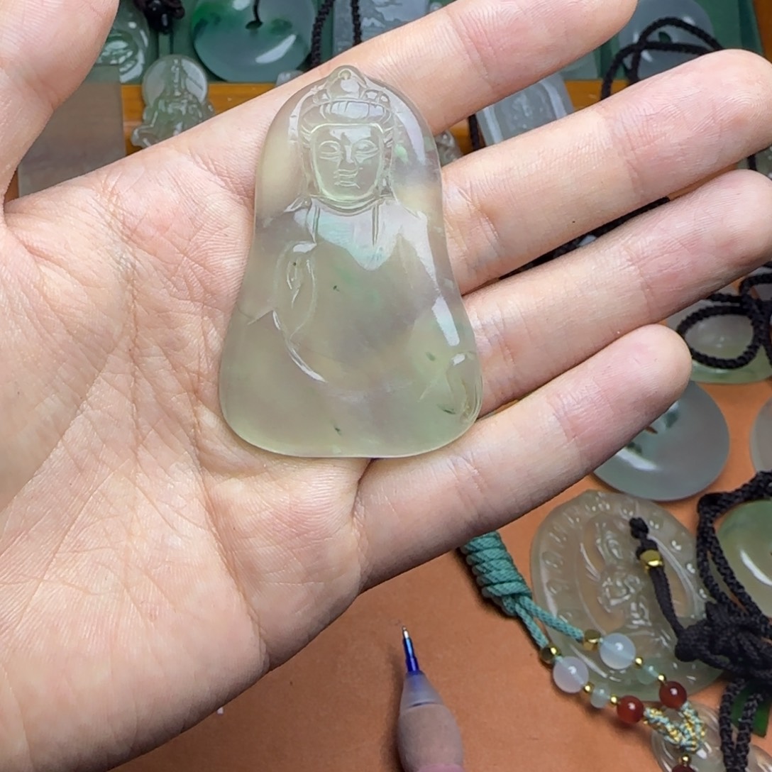 翡翠未镶嵌颈饰观音