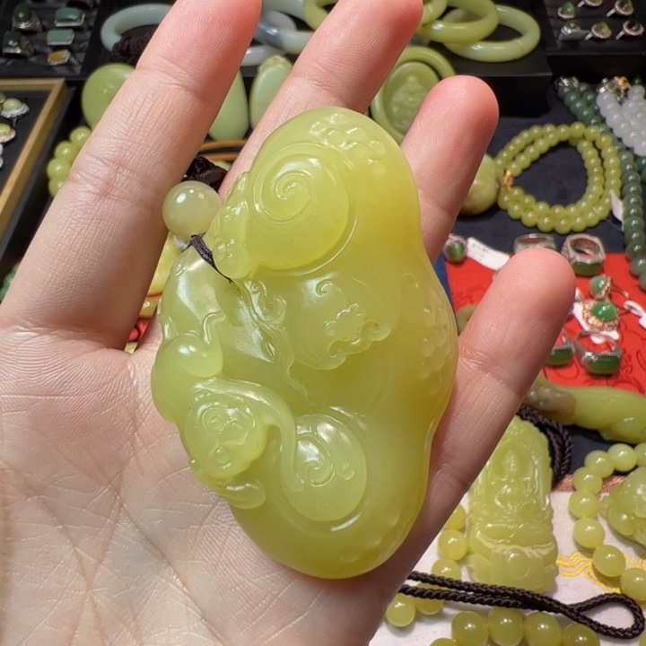 和田玉（黄玉）颈饰未镶嵌