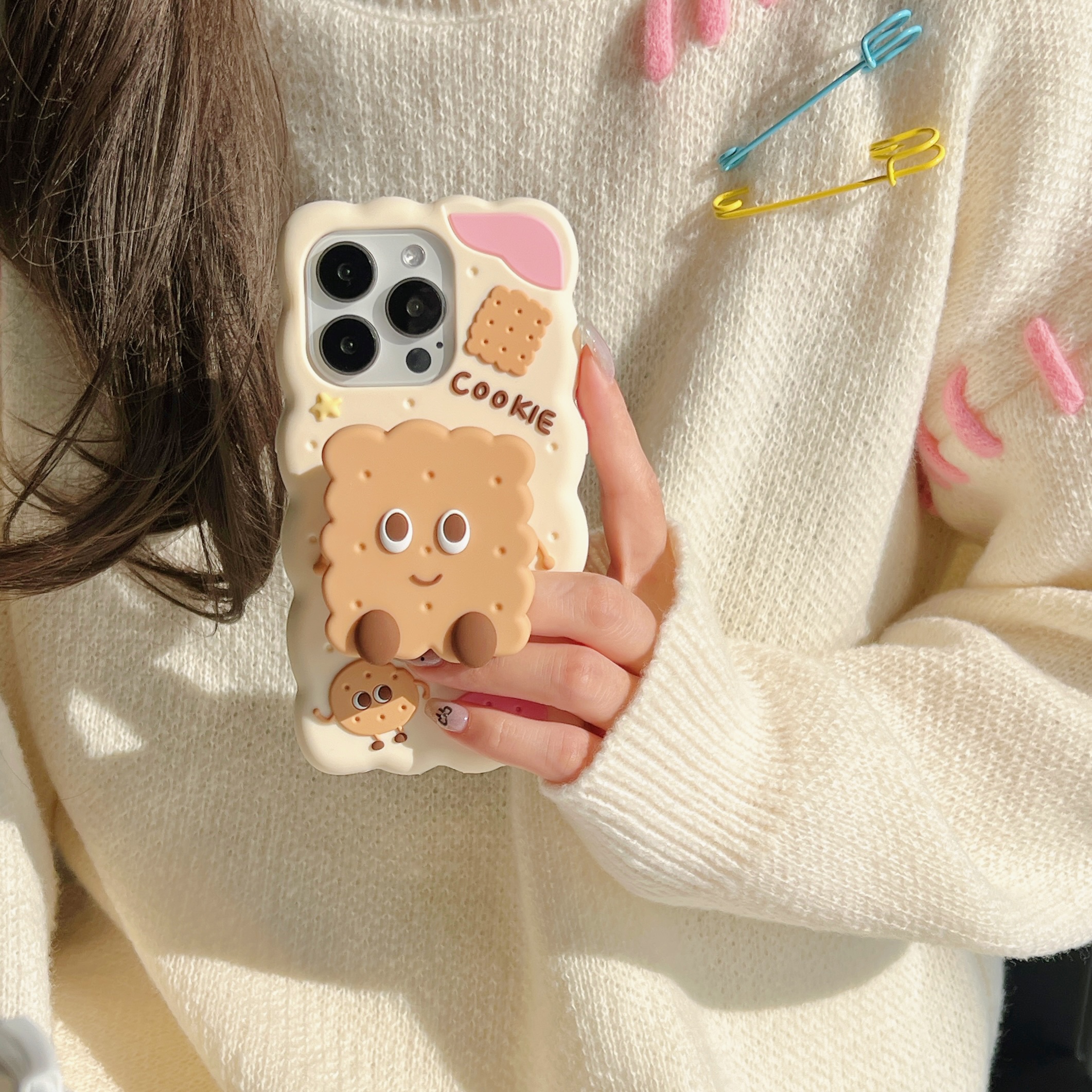 【适用苹果】女款苏打饼干支架卡通iPhone16立体15可爱14硅胶手机壳