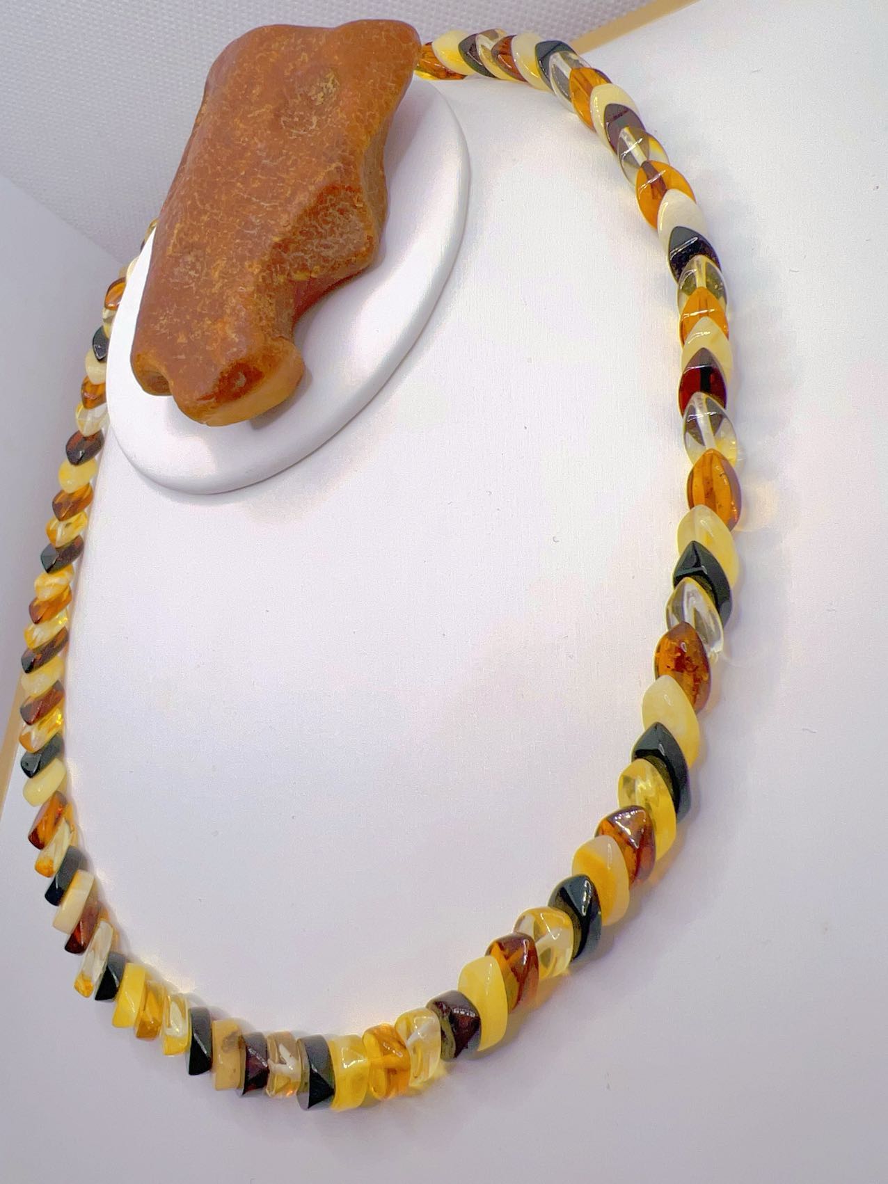 【包邮】天然琥珀项链女士挂件时尚款长链 kahriwa12