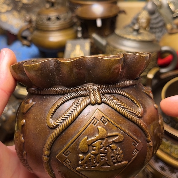 精美铜器批发档口