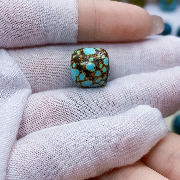 绿松石未镶嵌饰品