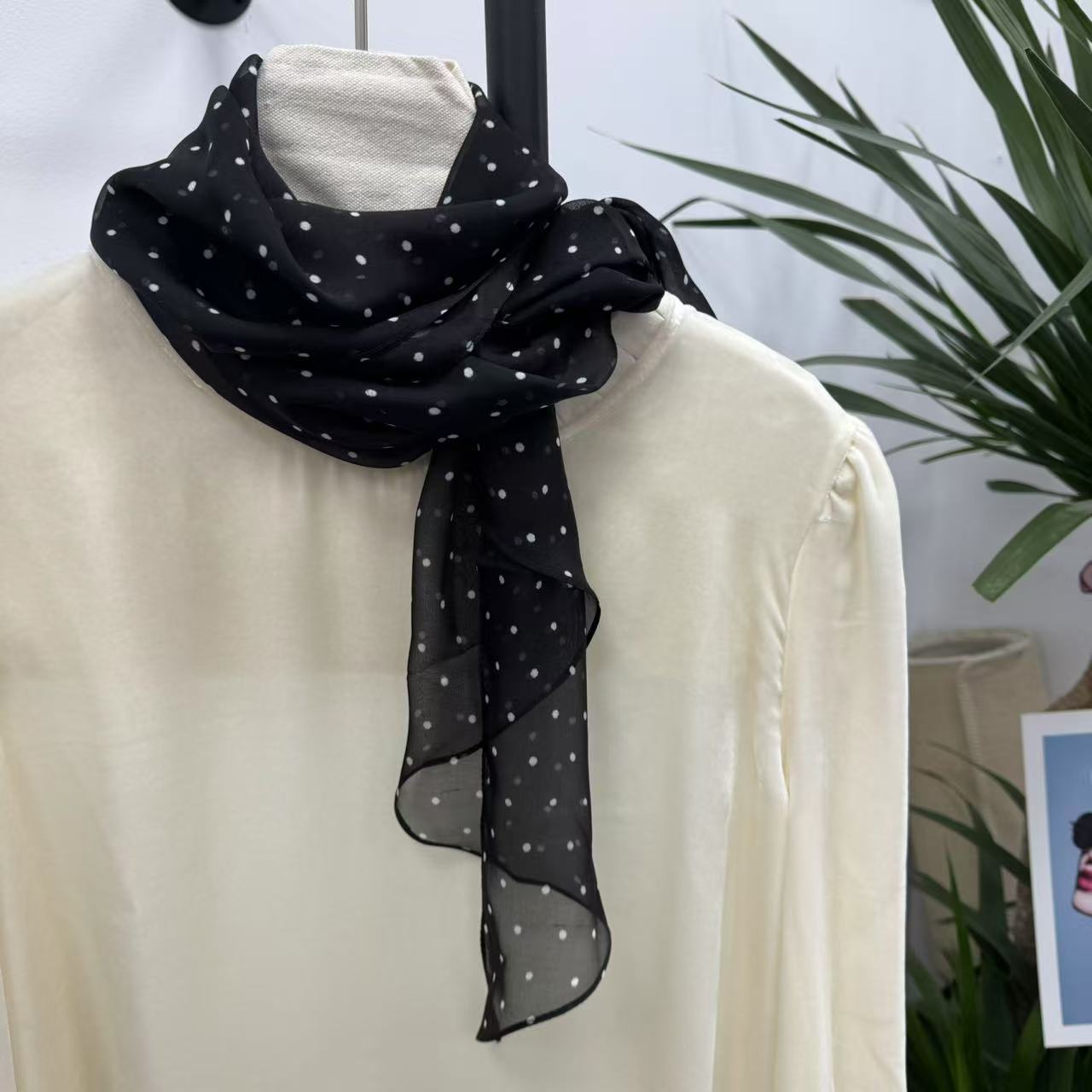女士新款2025年波点围巾