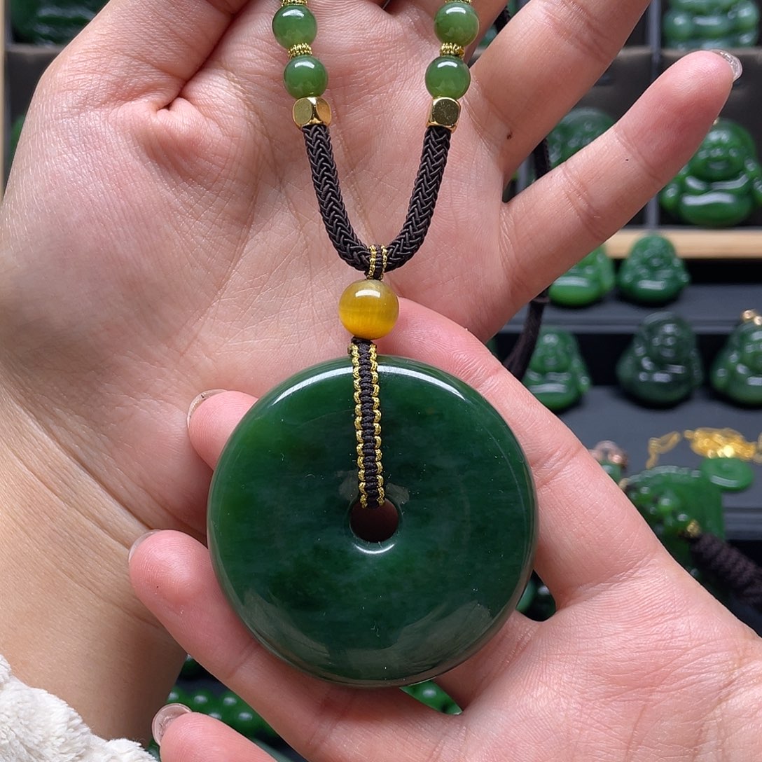 和田玉吊坠未镶嵌