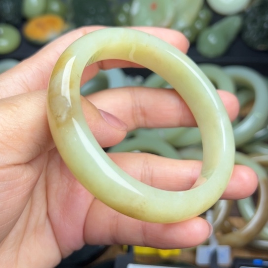 和田玉（糖玉）手镯未镶嵌