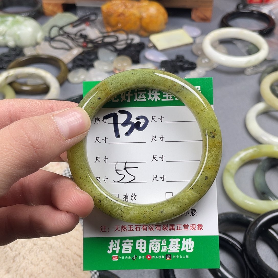 蛇纹石玉手镯未镶嵌