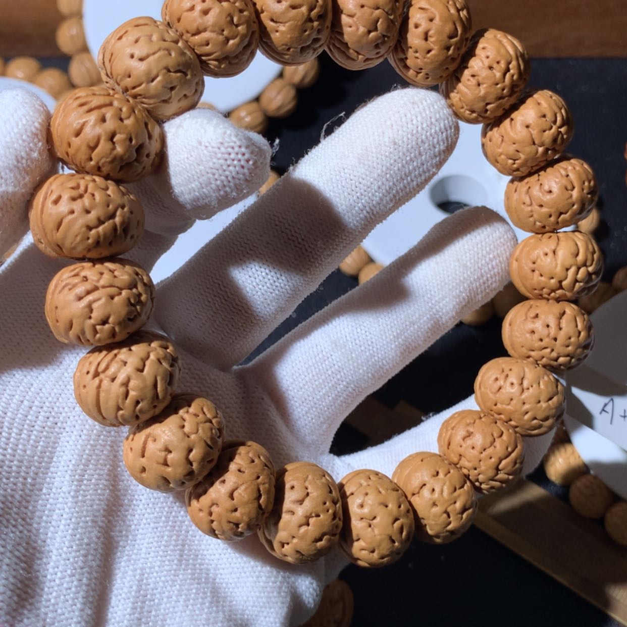 【闪购商品】桃核手串一代树王纽扣17尺寸