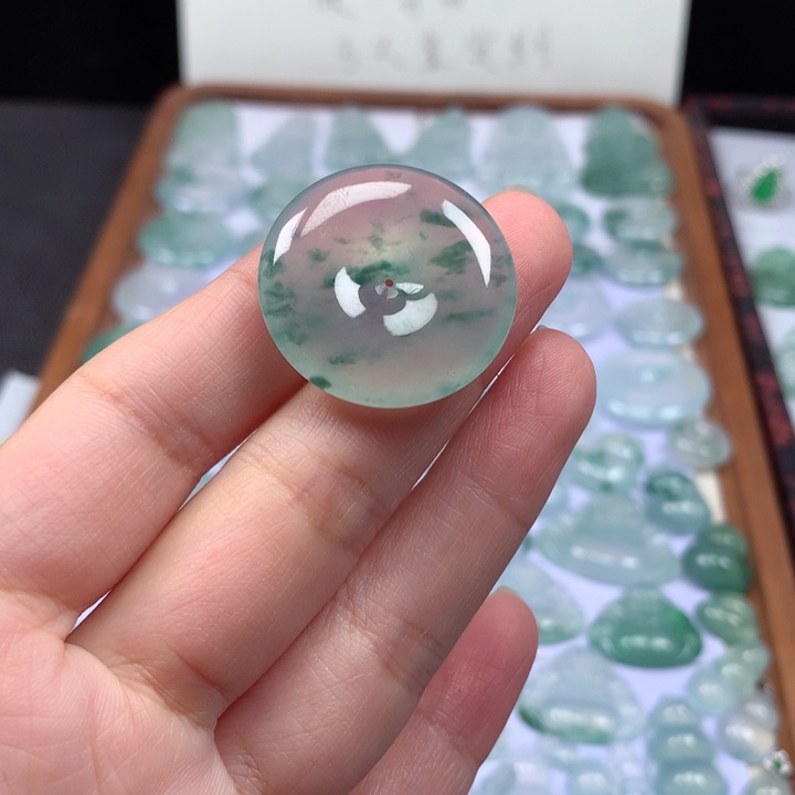 颈饰未镶嵌翡翠冰种飘花平安扣