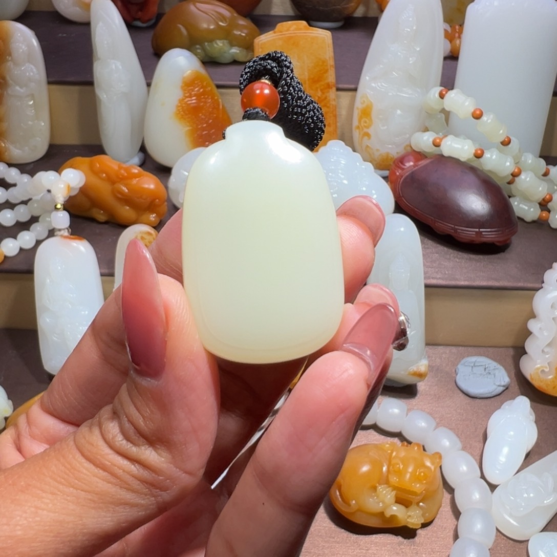 和田玉颈饰未镶嵌他****录