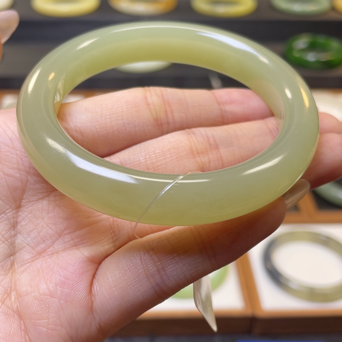 和田玉手镯57未镶嵌