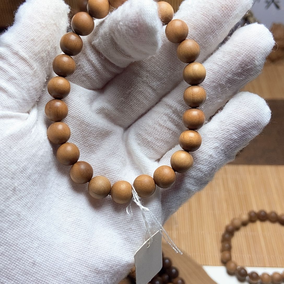 檀香木顺纹，沉水，0.8。奶香味