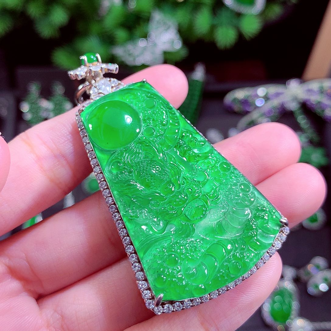 颈饰未镶嵌翡翠子*天然