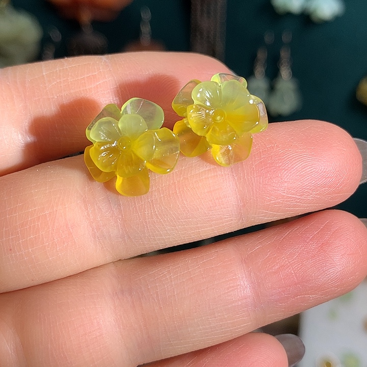 未镶嵌蛇纹石玉耳饰浮****）