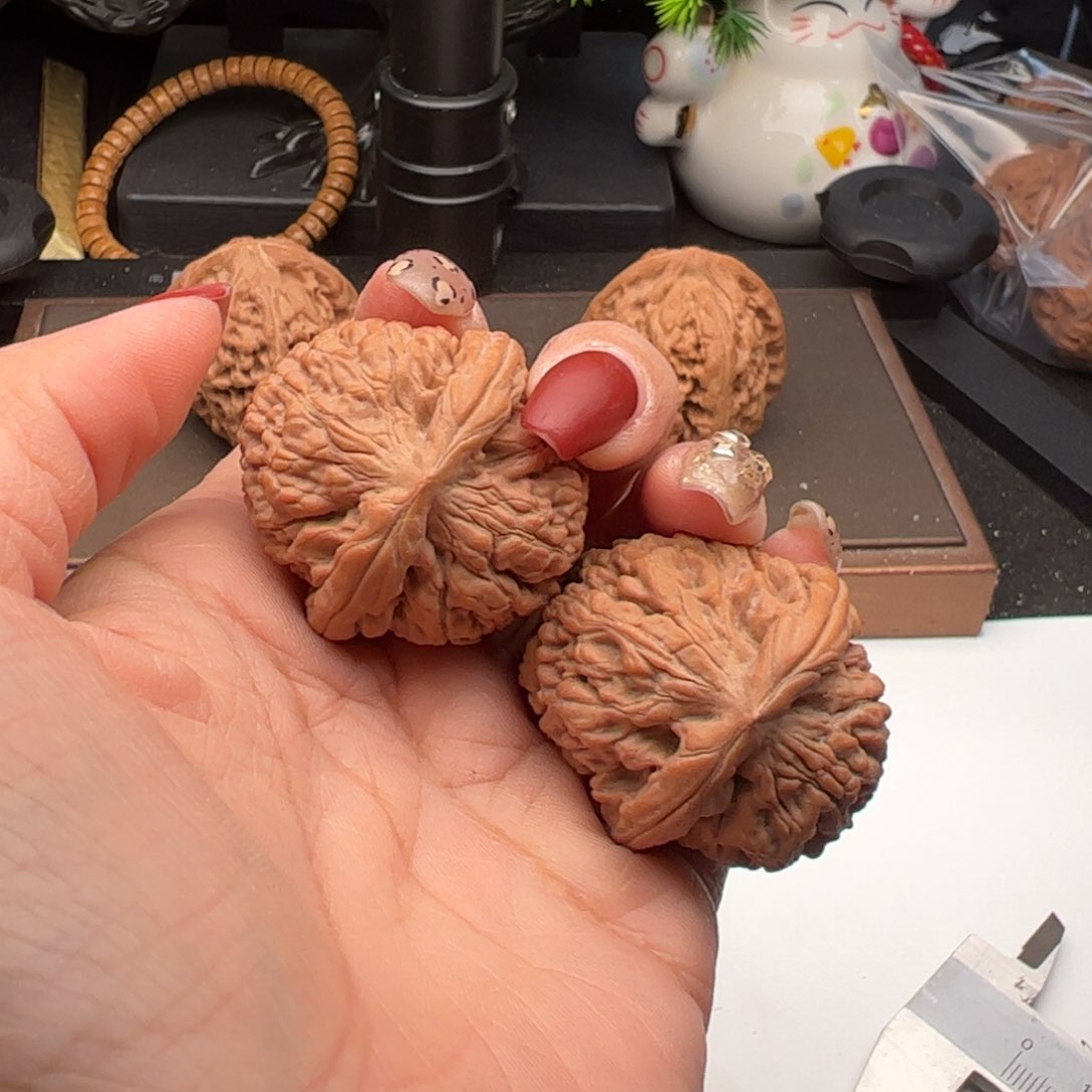 文玩核桃吊坠滢莲花38