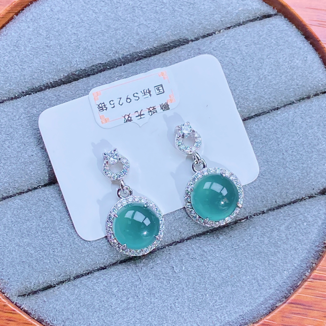 天然翡翠A货温柔精致显白设计款耳坠通体S925银镶嵌