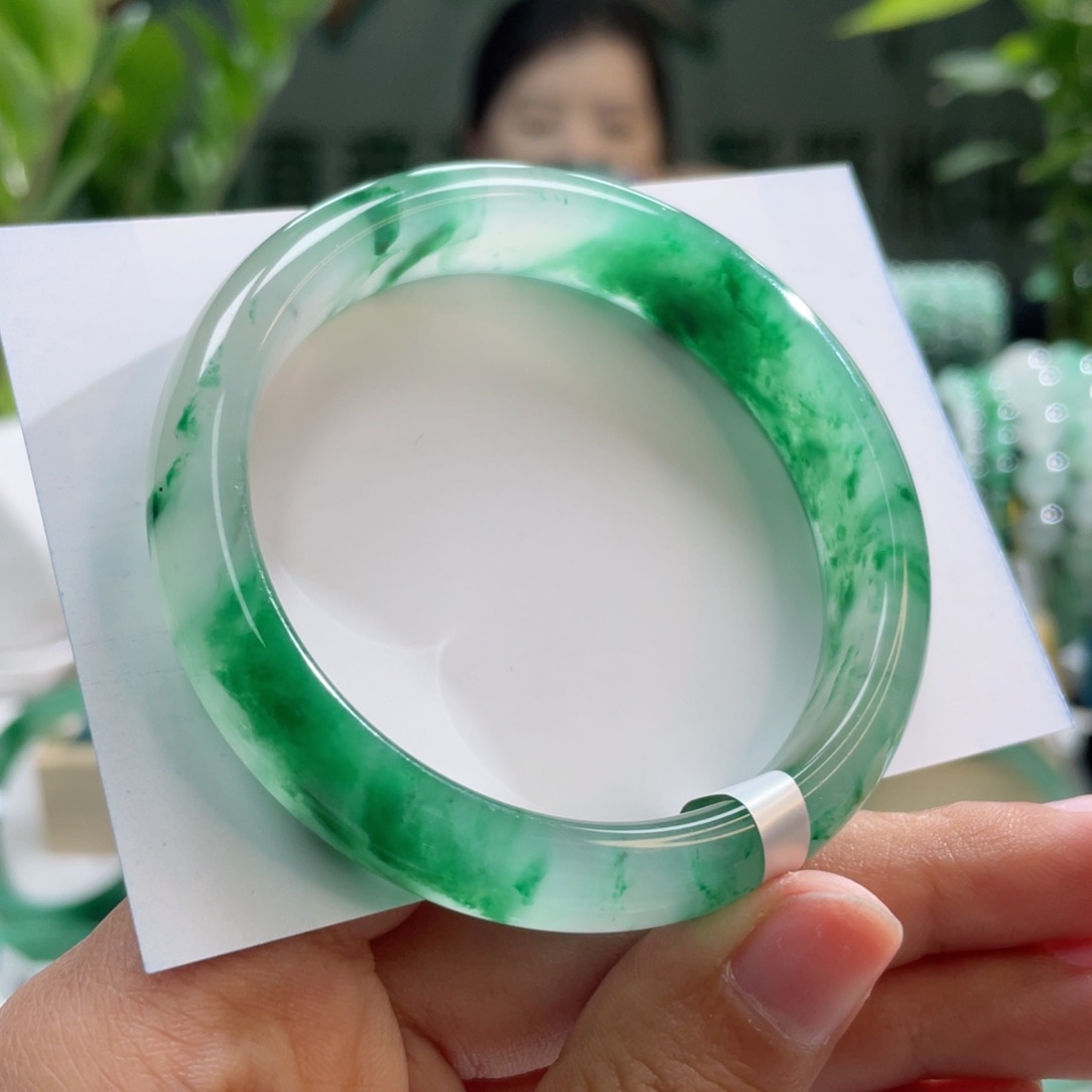 石英质玉手镯未镶嵌54➕意境飘花