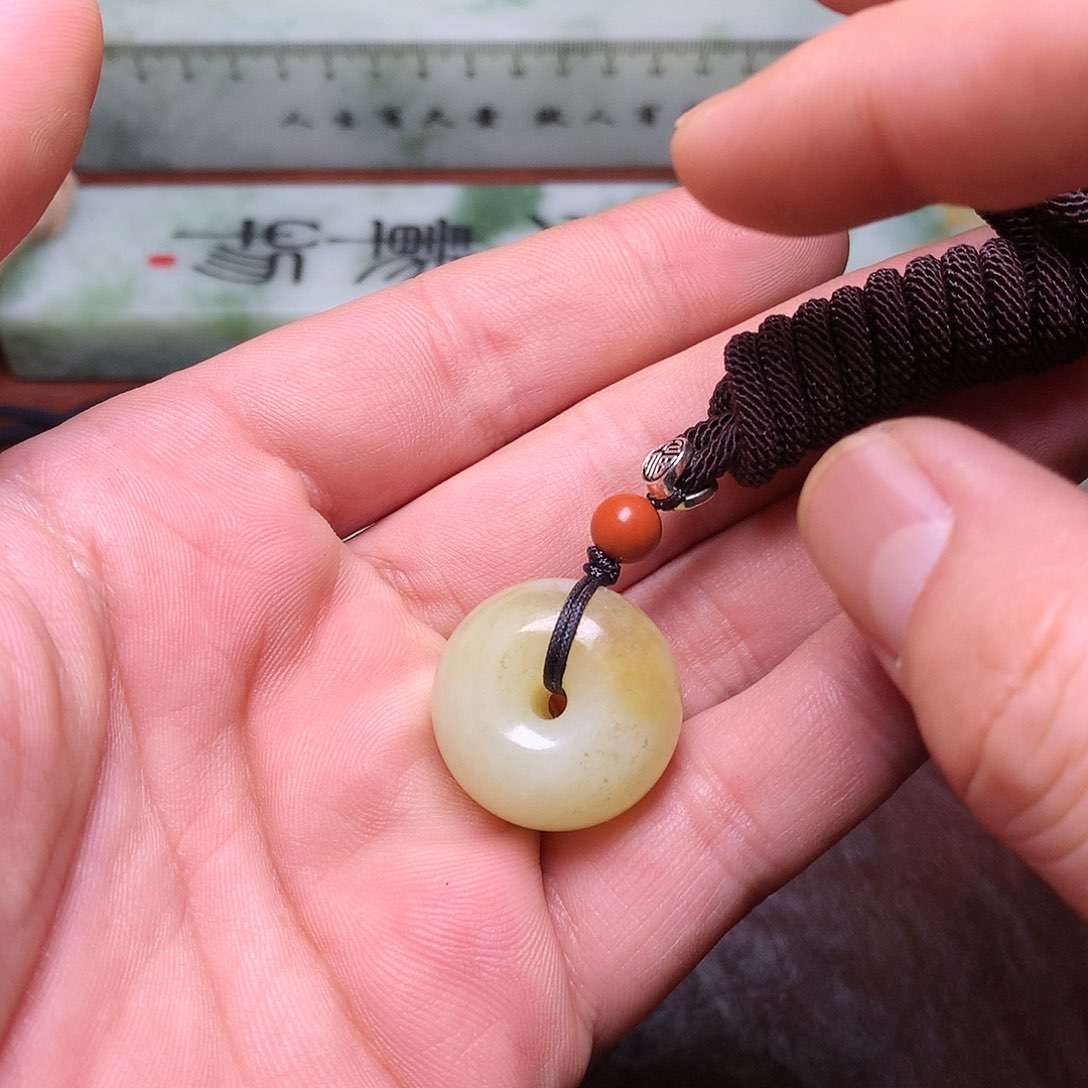 岫岩老玉（透闪石质玉）颈饰未镶嵌