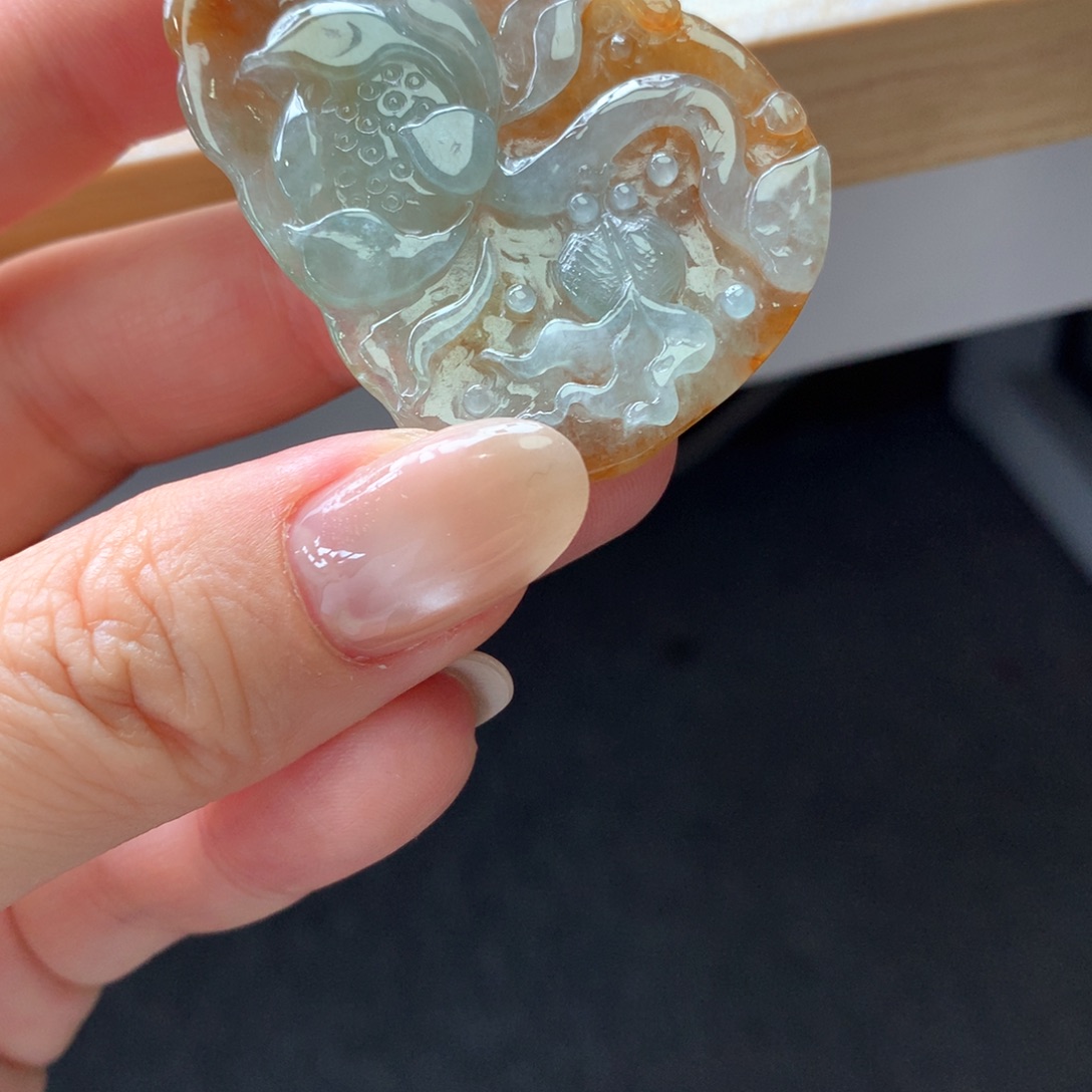 翡翠18K金镶嵌颈饰吊坠