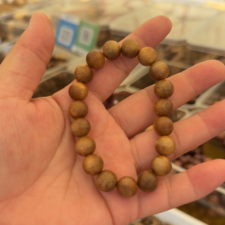 沉香碎屑沉香海南黄油格1.0大➕碎屑多样性发一