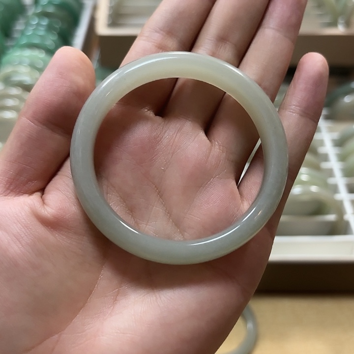 东陵石手镯未镶嵌