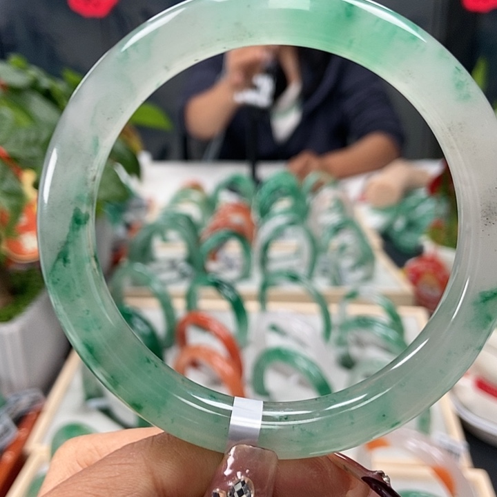 石英质玉手镯未镶嵌润**帘