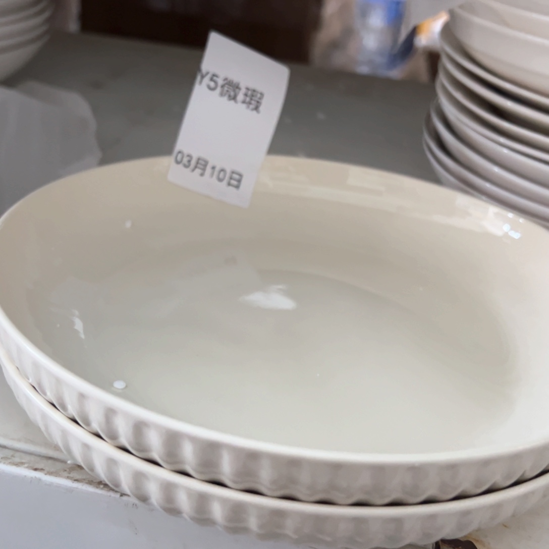 y5。白色 盘子 2个