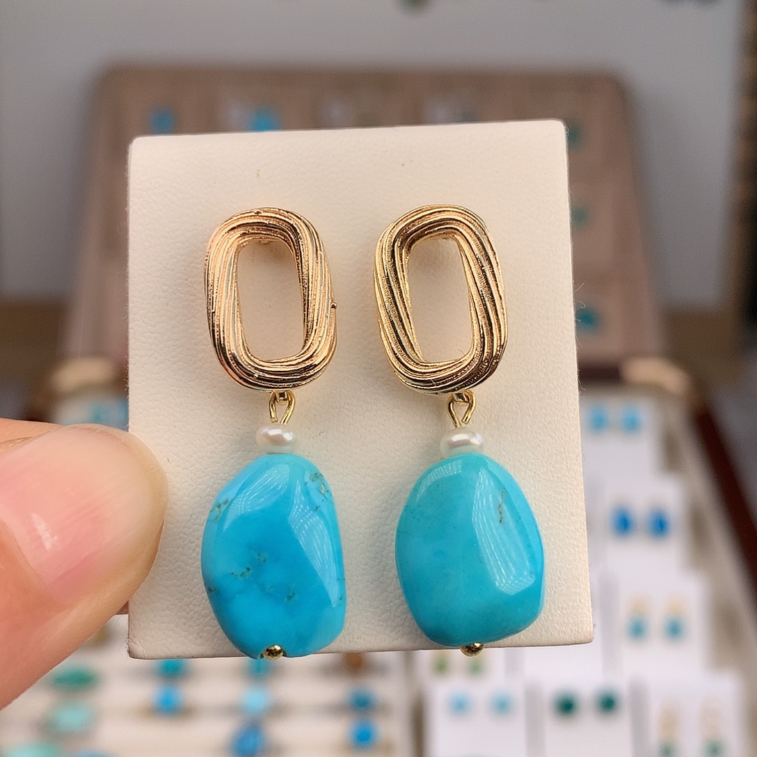 ****凌绿松石未镶嵌耳饰