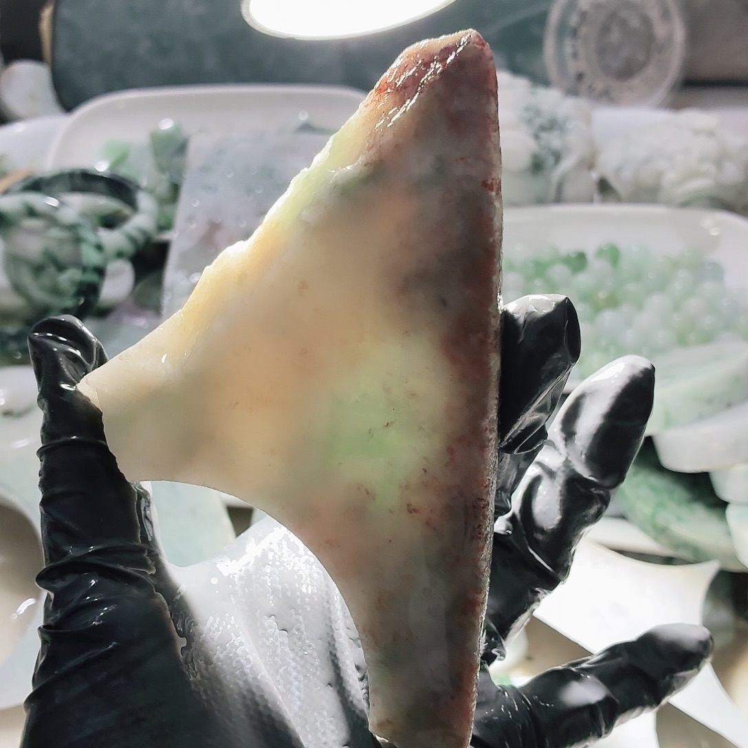 翡翠未镶嵌颈饰边角料