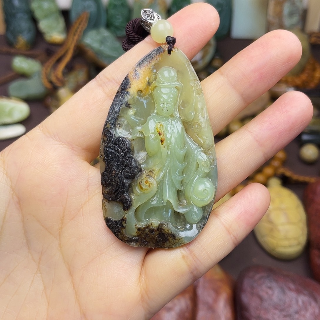颈饰未镶嵌岫岩河磨玉（透闪石质玉）