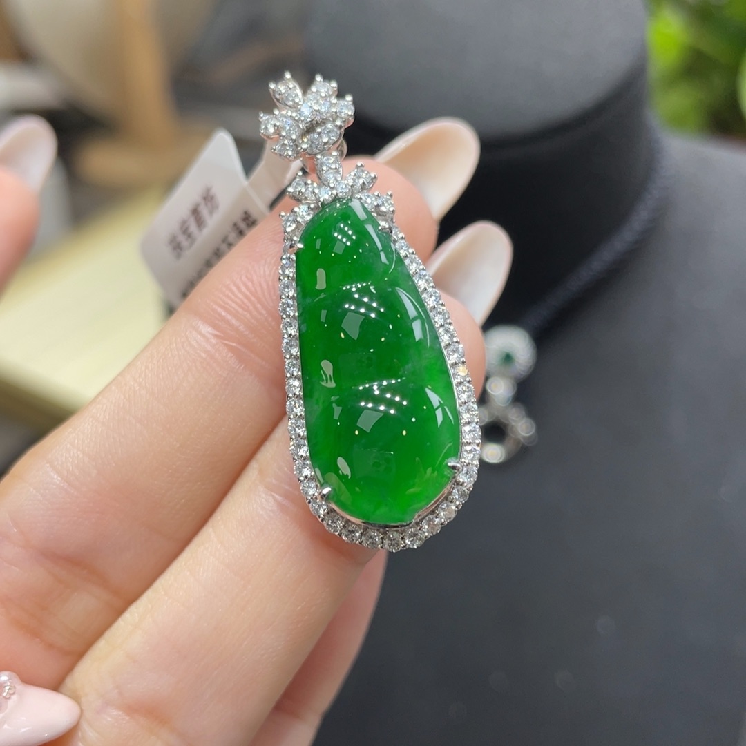 翡翠颈饰18K金镶嵌天然缅甸翡翠a货