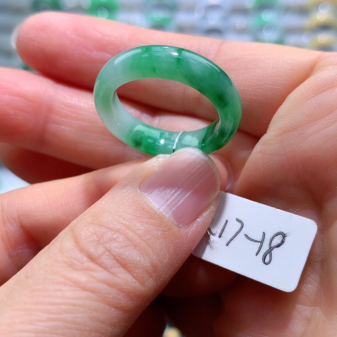翡翠戒指未镶嵌17-18号
