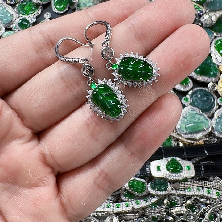 翡翠颈饰未镶嵌天然A货翡翠放漏