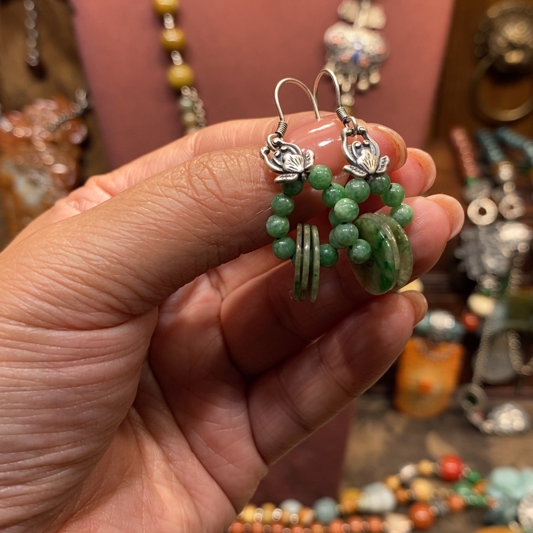 翡翠吊坠(赠链)未镶嵌