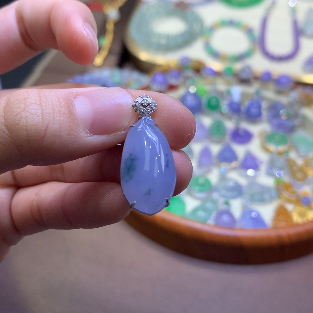 翡翠18K金镶嵌颈饰翡翠