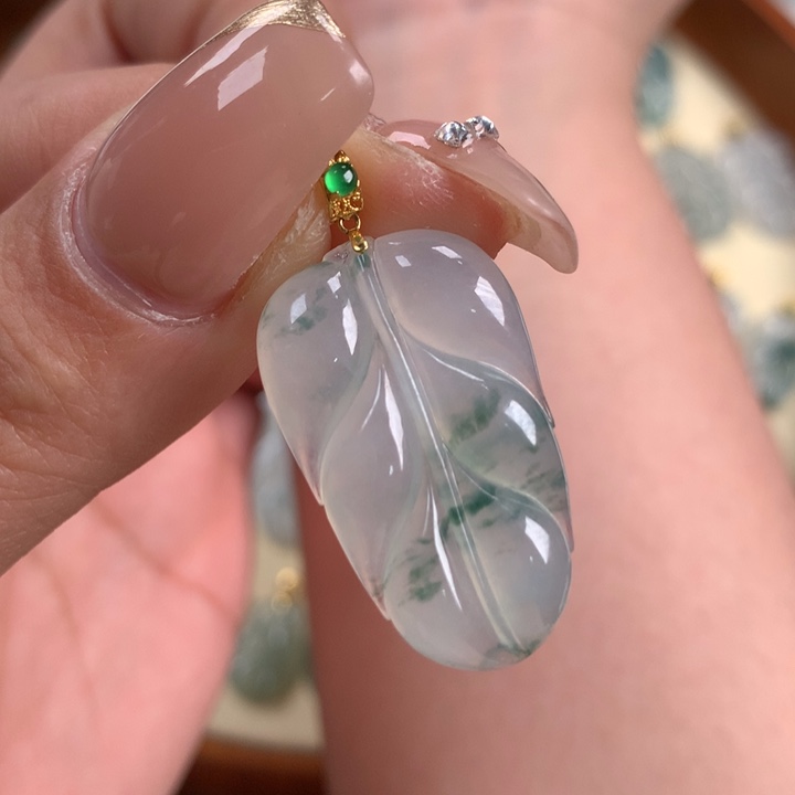 翡翠颈饰18K金镶嵌叶子