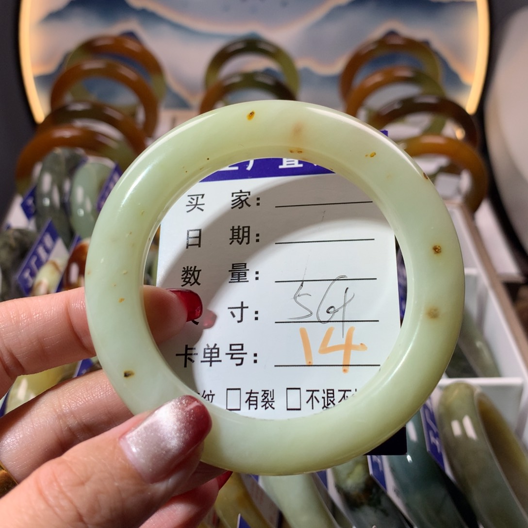 【闪购商品】蛇纹石玉手镯未镶嵌