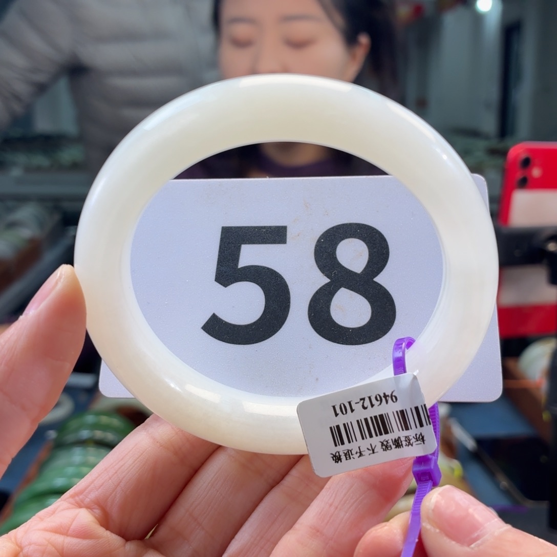 菜***菜和田玉未镶嵌手镯