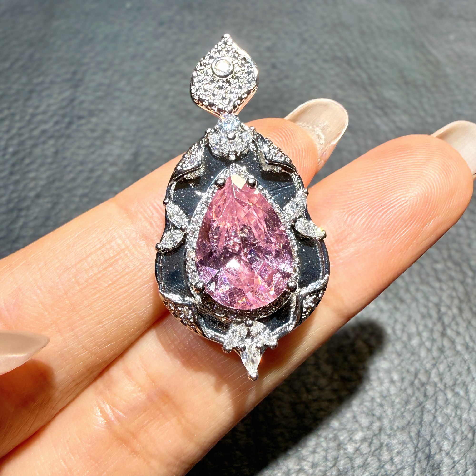 典藏轻奢-高精切粉色宝石吊坠YH-1089