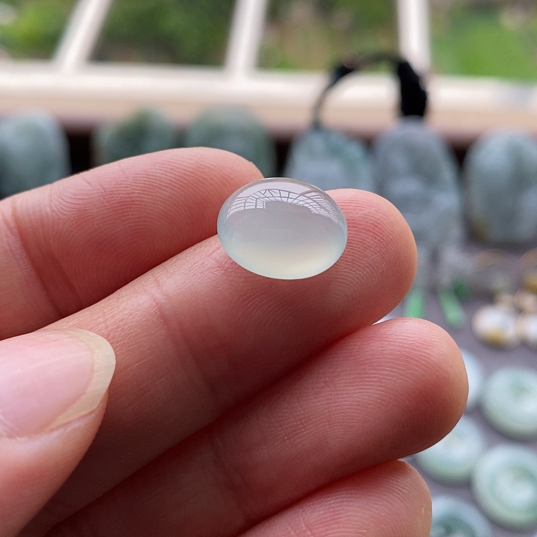 帕***尼定制翡翠未镶嵌蛋面