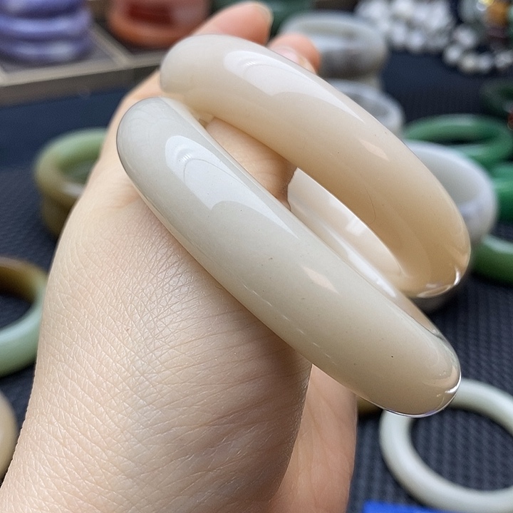 ****石英岩玉未镶嵌石英岩玉