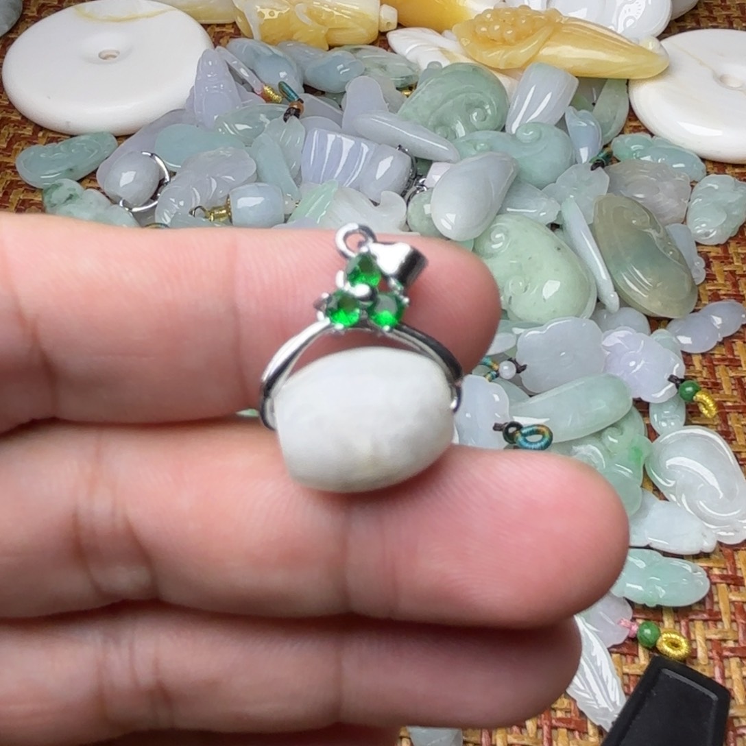 翡翠未镶嵌颈饰翡翠