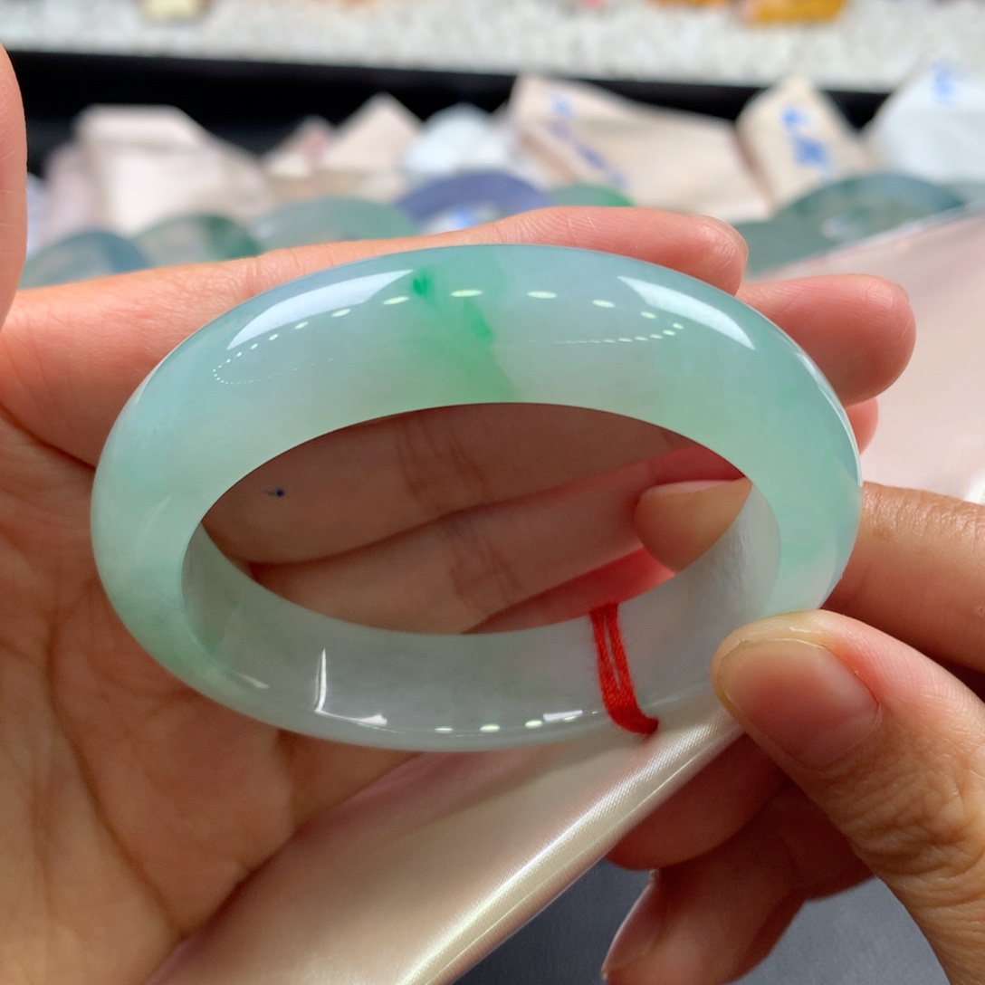 翡翠未镶嵌手镯金丝绿