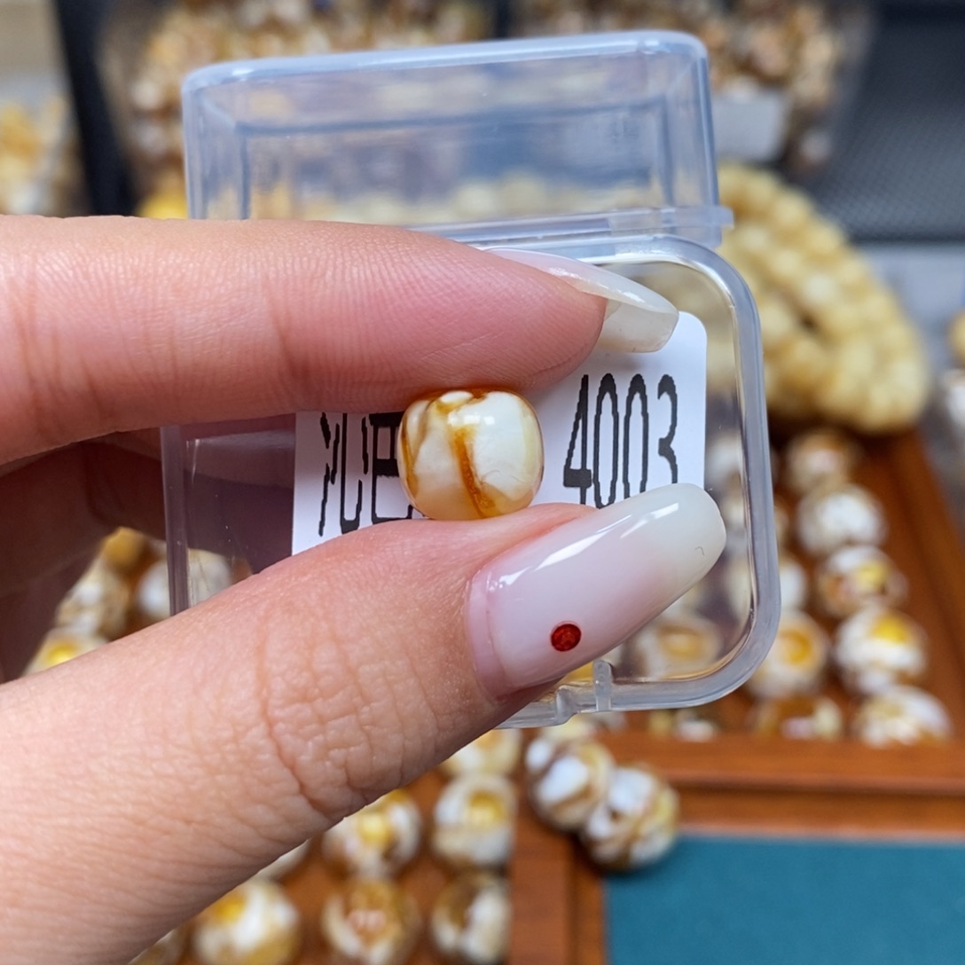 蜜蜡未镶嵌珠宝奇石4003