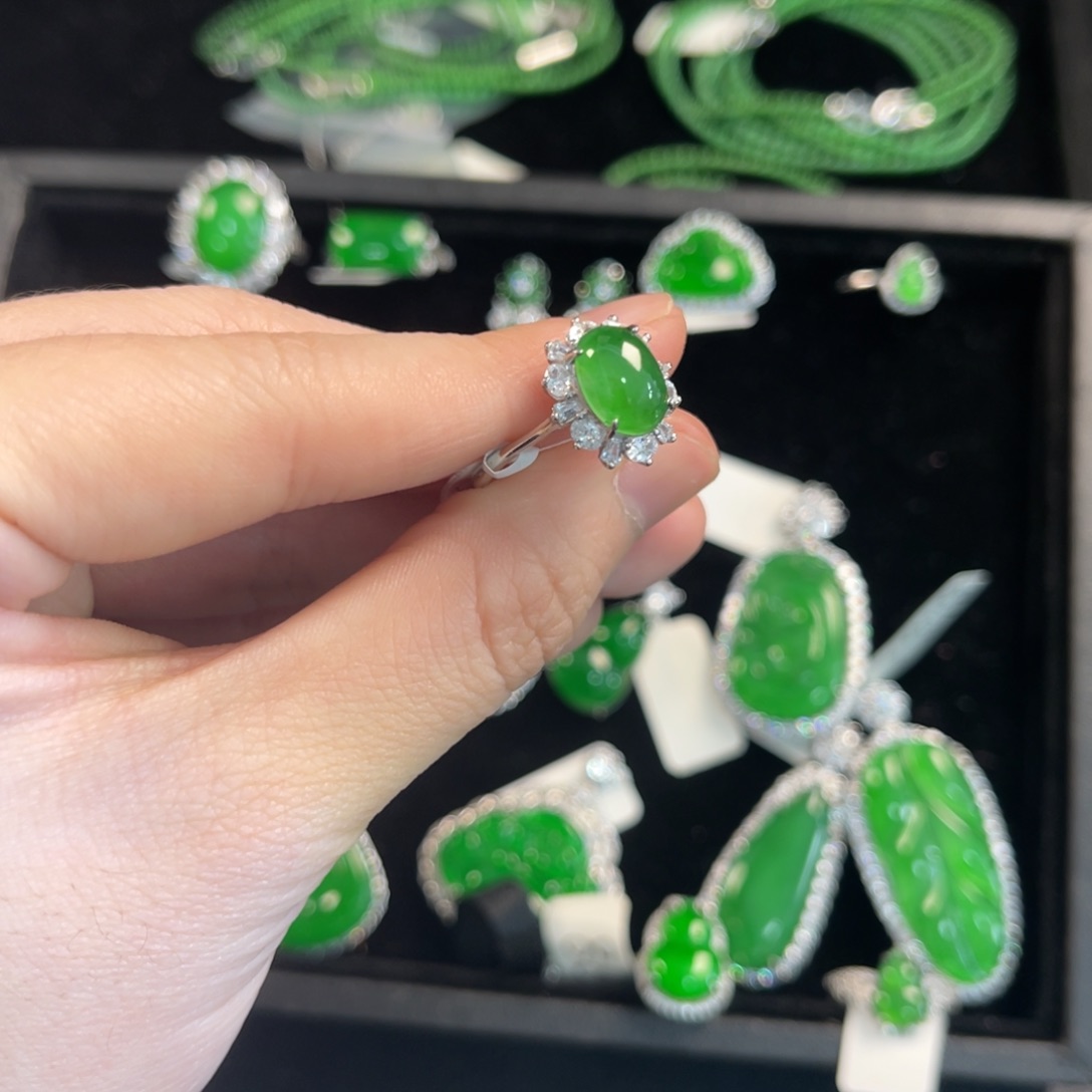 翡翠银S925镶嵌戒指蛋面戒指