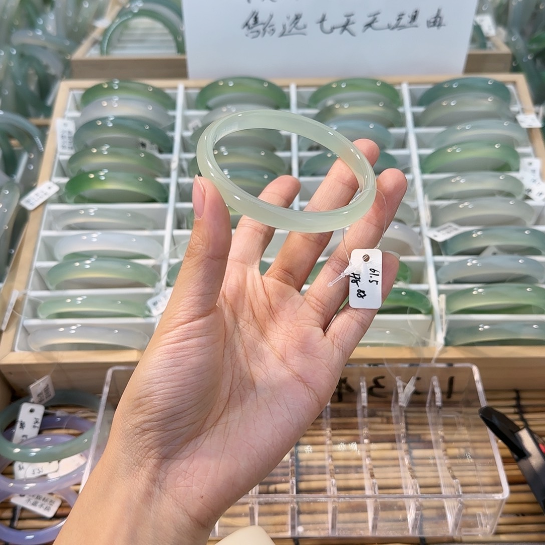 玛瑙/玉髓未镶嵌手镯圈口61.5