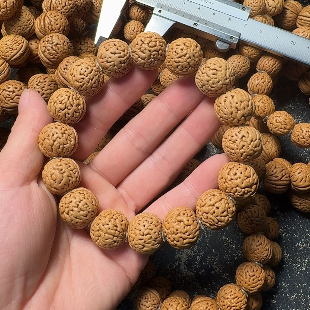 蒲***娃桃核吊坠野生手串