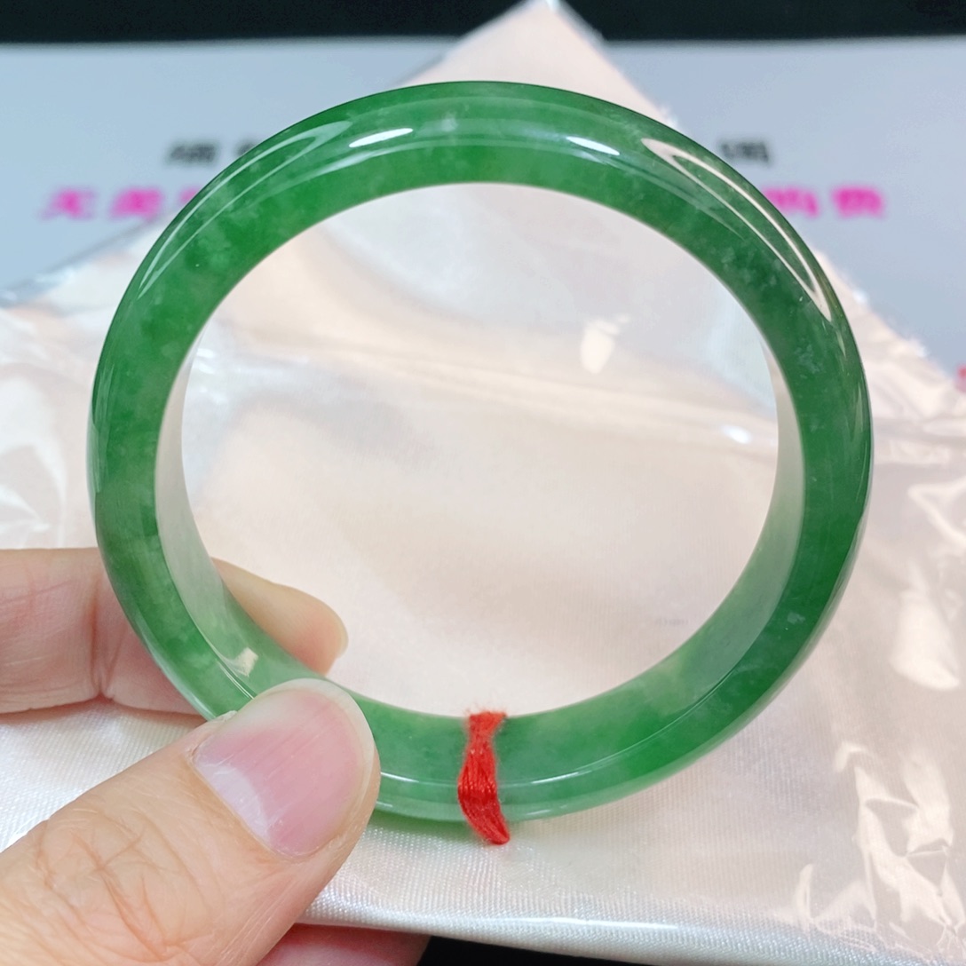 翡翠手镯未镶嵌55圈口正圈