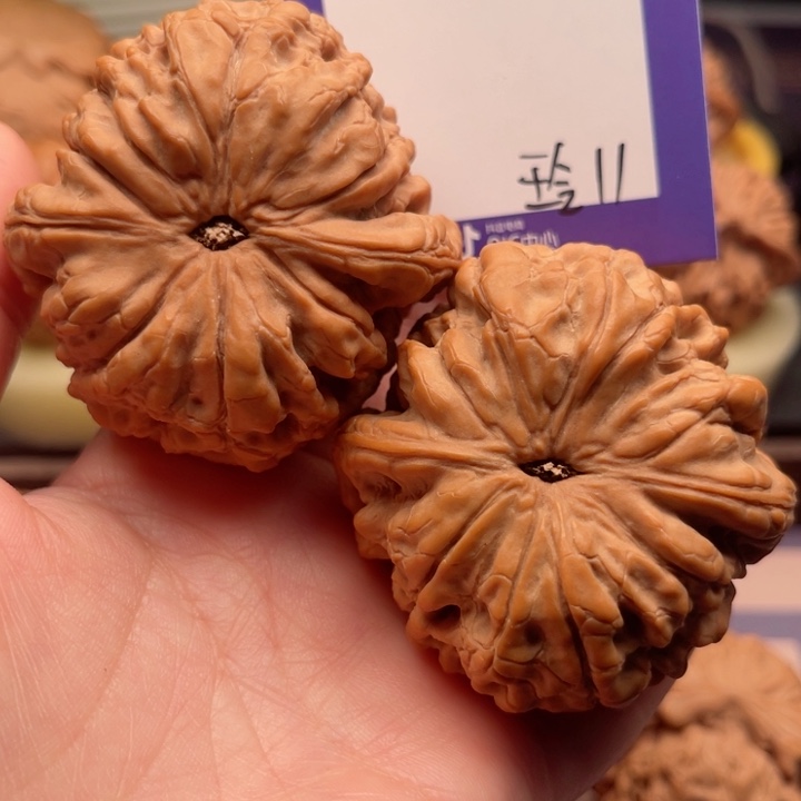 吊坠文玩核桃迪**巴文玩核桃把件11