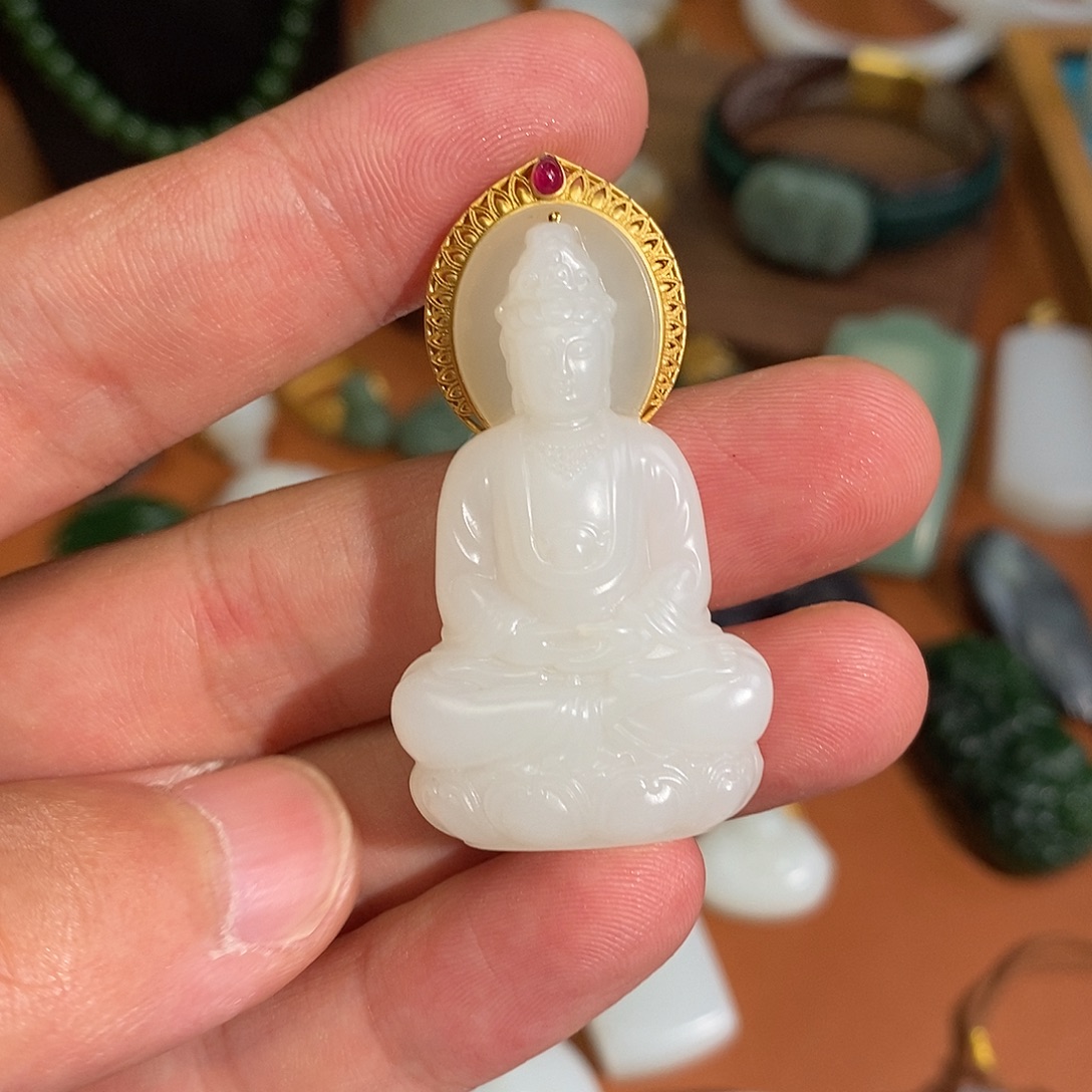 乐****和田玉18K金镶嵌颈饰