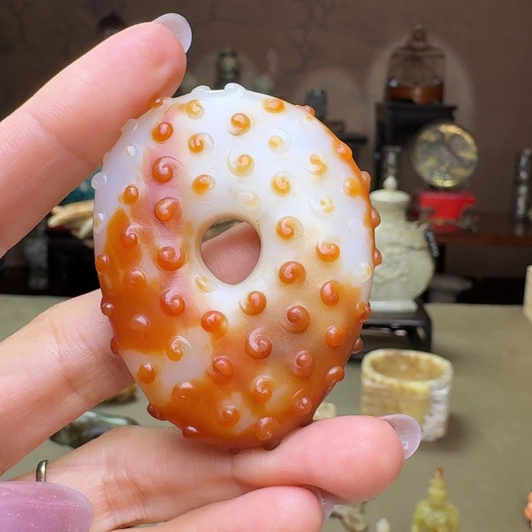 和田玉颈饰未镶嵌文*